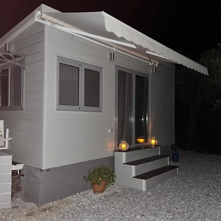 Feriehus Stunning Sea View Tiny House *